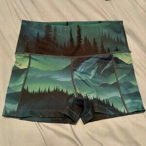 CVG Constantly Varied Gear - 2.5 athletic shorts in Aurora Borealis - size small